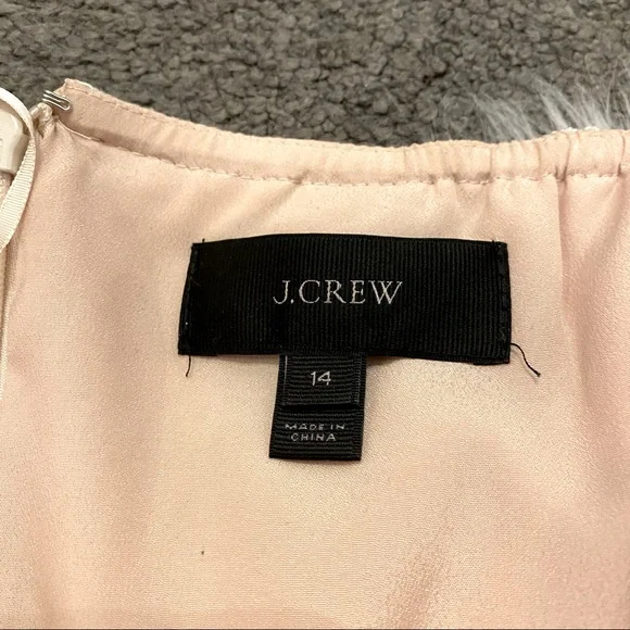 Ivory off-the-shoulder lace dress - Picture 7 of 8